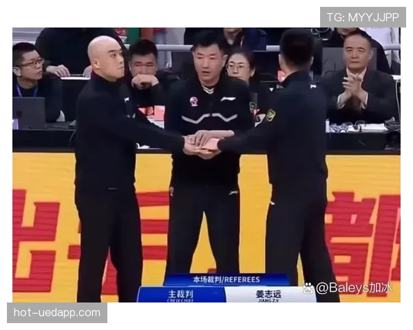 防守犯规和进攻犯规区别解析及判罚标准举例说明